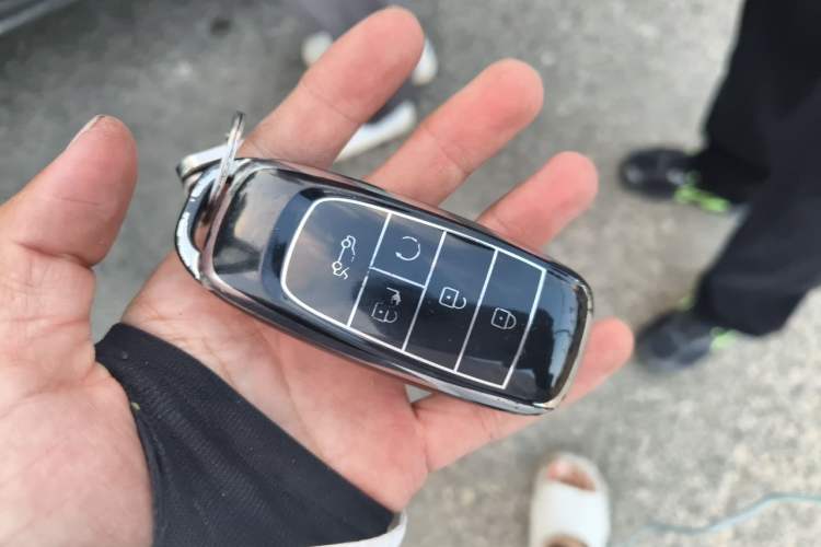 Used AION V 2021 Plus 70 Smart Technology Edition Lithium Iron Phosphate Vehicle Key