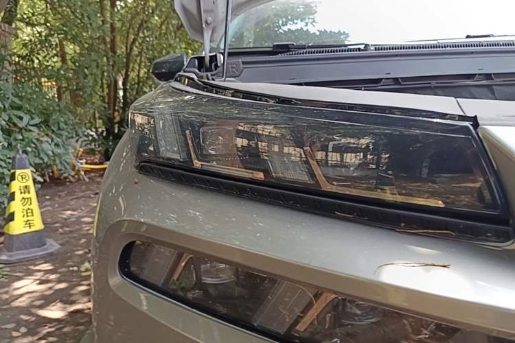 Used AION V 2021 Plus 70 Smart Technology Edition Lithium Iron Phosphate Right Front Headlight