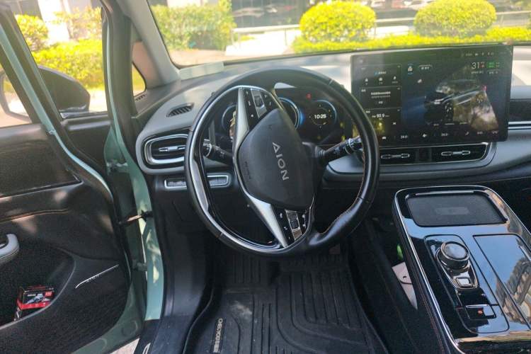 Used AION V 2021 Plus 70 Smart Technology Edition Lithium Iron Phosphate Steering Wheel