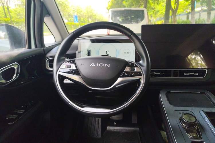 Used AION V 2021 Plus 70 Smart Technology Edition Lithium Iron Phosphate Steering Wheel