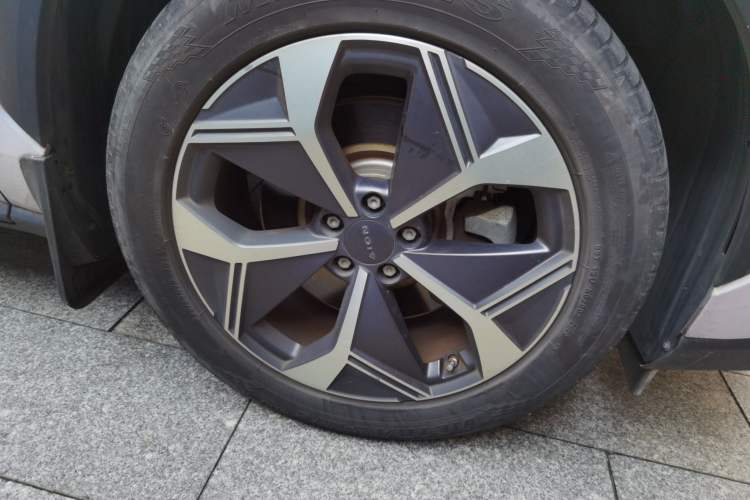 Used AION V 2021 Plus 70 Smart Technology Edition Lithium Iron Phosphate Right Front Wheel Hub