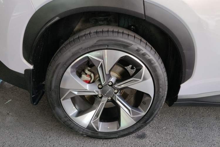 Used AION V 2021 Plus 80 Smart Edition Ternary Lithium Right Rear Wheel Hub