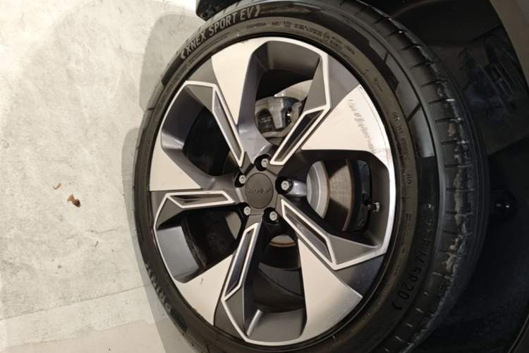Used AION V 2021 Plus 80 Smart Technology Edition Ternary Lithium Right Rear Wheel Hub