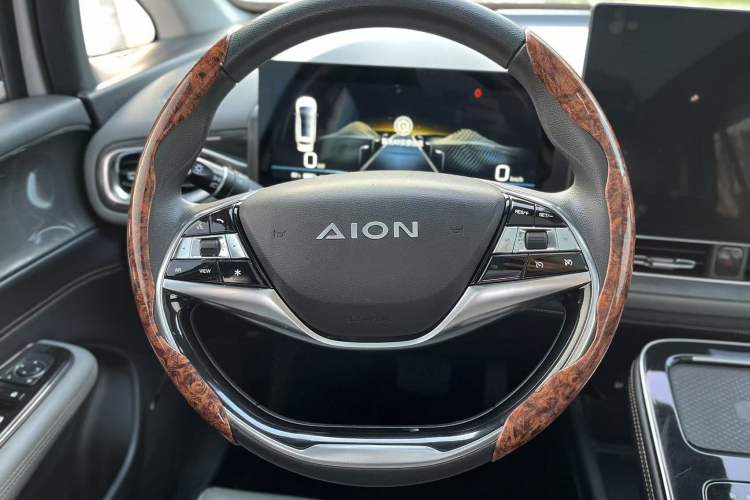 Used AION V 2021 Plus 80 Smart Edition Ternary Lithium Steering Wheel
