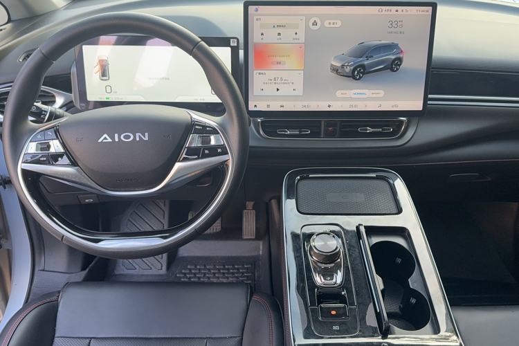 Used AION V 2021 Plus 70 Super Fast Charging Version Ternary Lithium Audio And AC Panel