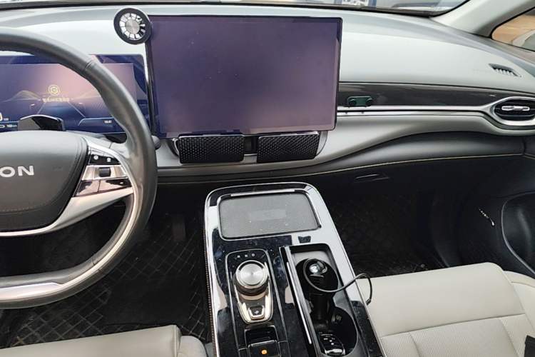 Used AION V 2021 Plus 80 Pilot Intelligent Driving Edition Ternary Lithium Audio And AC Panel