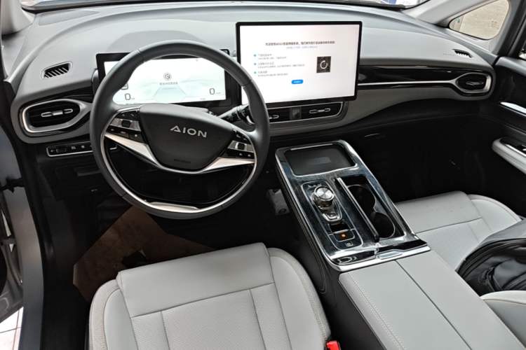 Used AION V 2021 Plus 70 Super Fast Charging Version Ternary Lithium Center Console