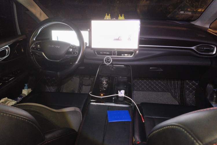 Used AION V 2021 Plus 70 Super Fast Charging Version Ternary Lithium Center Console