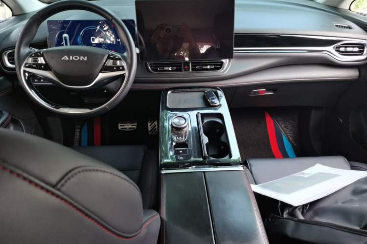 Used AION V  Center Console