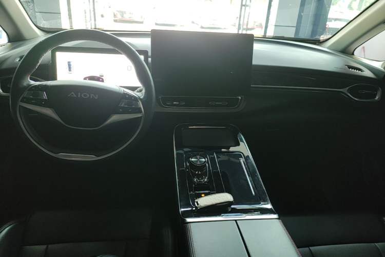 Used AION V 2021 Plus 80 Pilot Intelligent Driving Edition Ternary Lithium Center Console