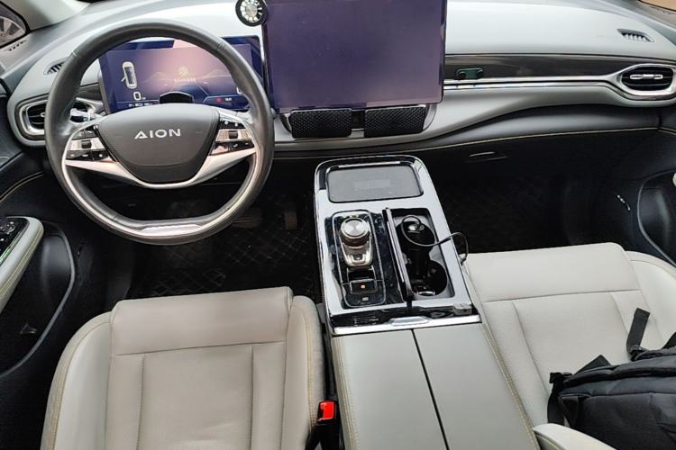 Used AION V 2021 Plus 80 Pilot Intelligent Driving Edition Ternary Lithium Center Console