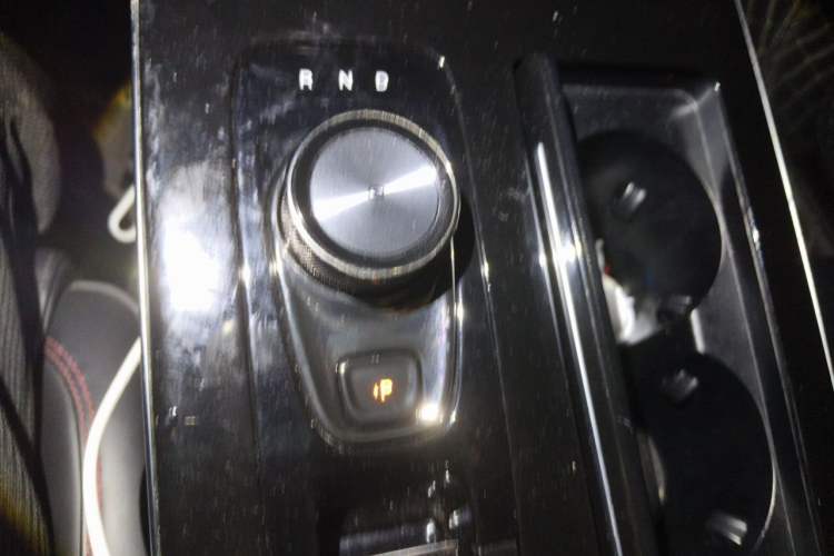 Used AION V 2021 Plus 70 Super Fast Charging Version Ternary Lithium Gear Lever
