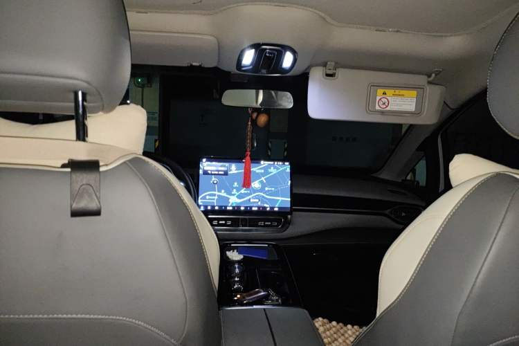 Used AION V 2021 Plus 70 Super Fast Charging Version Ternary Lithium Headliner