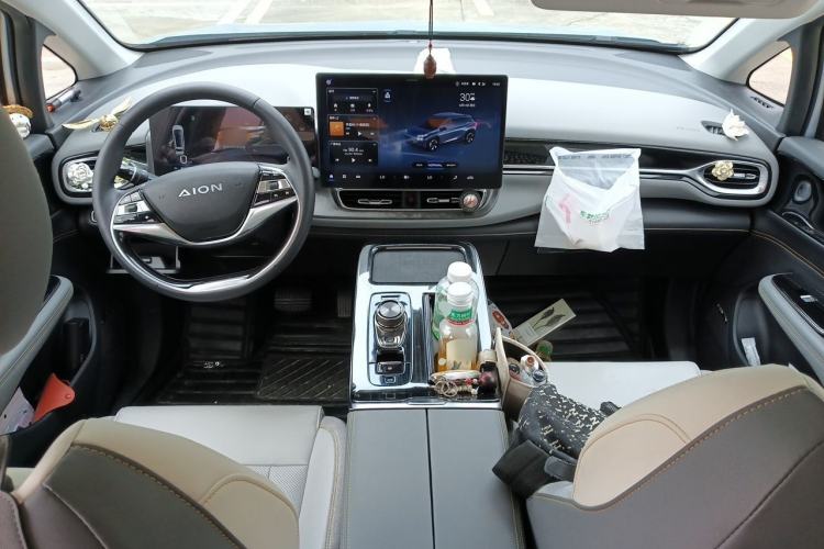 Used AION V 2021 Plus 70 Super Fast Charging Version Ternary Lithium Interior 2