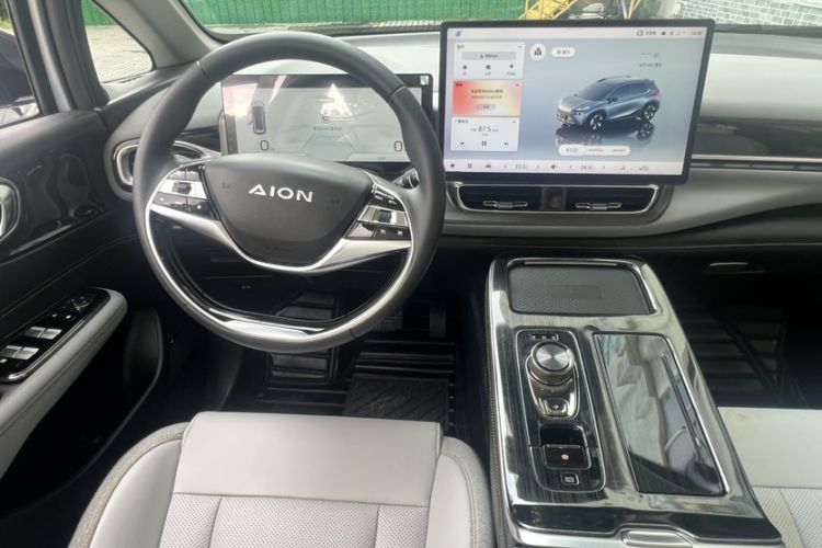 Used AION V 2021 Plus 70 Super Fast Charging Version Ternary Lithium Interior 2