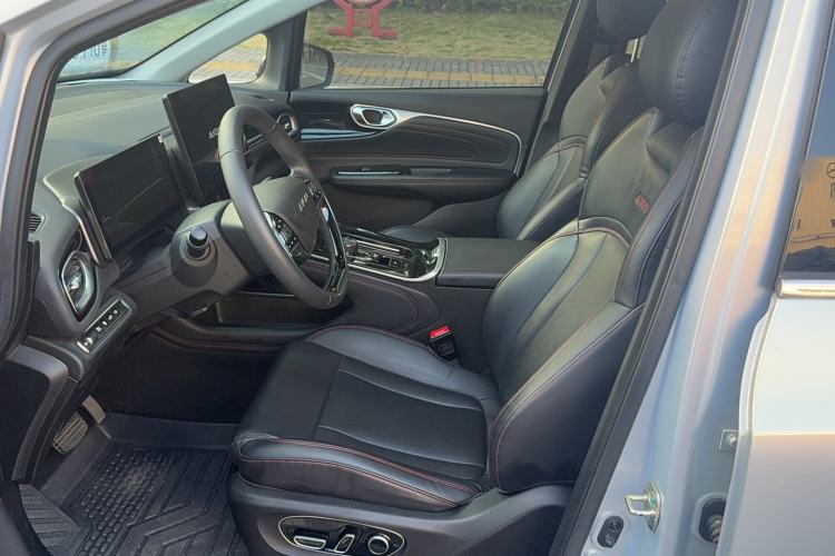 Used AION V 2021 Plus 70 Super Fast Charging Version Ternary Lithium Interior 2