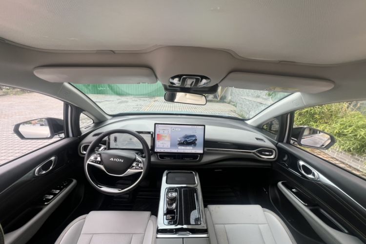 Used AION V 2021 Plus 70 Super Fast Charging Version Ternary Lithium Interior 3