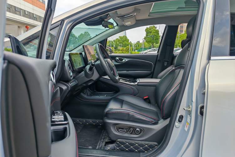 Used AION V 2021 Plus 80 Pilot Intelligent Driving Edition Ternary Lithium Interior 4