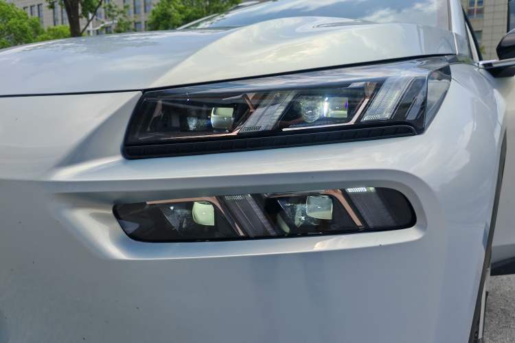 Used AION V 2021 Plus 80 Pilot Intelligent Driving Edition Ternary Lithium Left Front Headlight