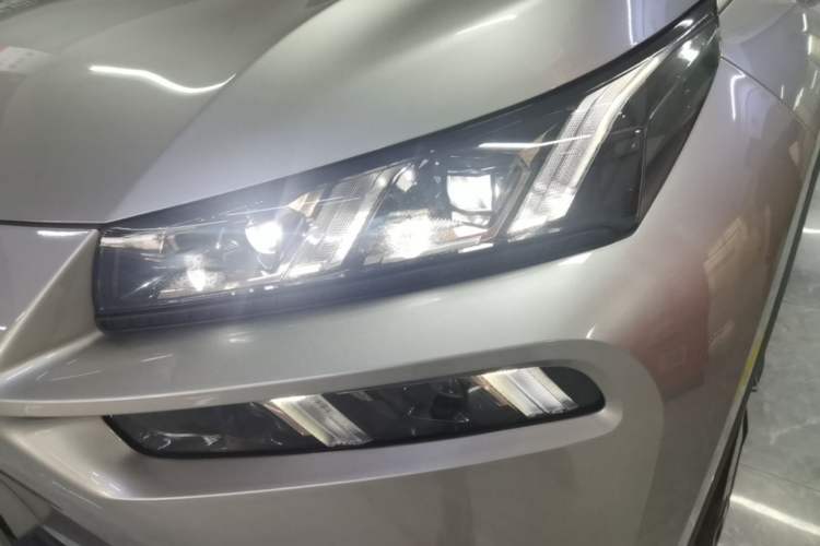 Used AION V 2021 Plus 80 Smart Technology Edition Ternary Lithium Left Front Headlight
