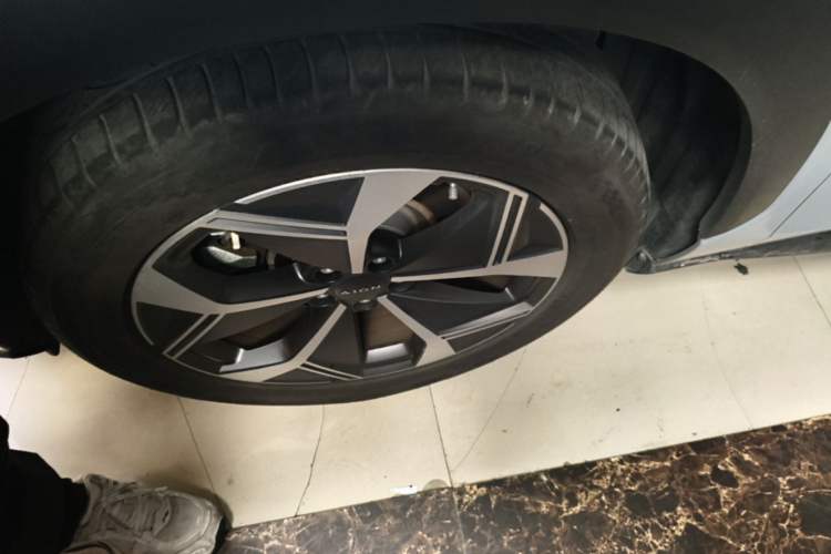 Used AION V 2021 Plus 70 Smart Technology Edition Lithium Iron Phosphate Left Front Wheel Hub