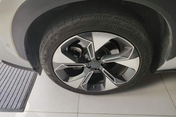 Used AION V 2021 Plus 80 Pilot Intelligent Driving Edition Ternary Lithium Left Front Wheel Hub