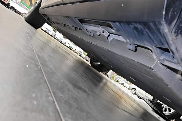 Used AION V 2021 Plus 70 Super Fast Charging Version Ternary Lithium Left Side Sill