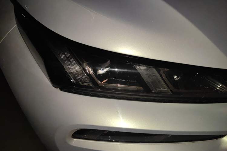 Used AION V 2021 Plus 70 Super Fast Charging Version Ternary Lithium Right Front Headlight