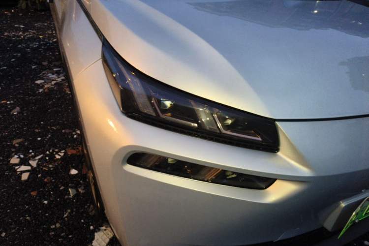 Used AION V 2021 Plus 70 Super Fast Charging Version Ternary Lithium Right Front Headlight
