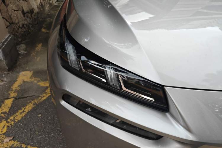 Used AION V 2021 Plus 80 Smart Technology Edition Ternary Lithium Right Front Headlight