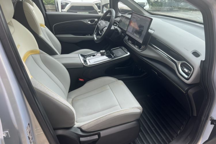 Used AION V 2021 Plus 70 Super Fast Charging Version Ternary Lithium Right Front Seat