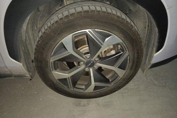 Used AION V 2021 Plus 70 Super Fast Charging Version Ternary Lithium Right Front Wheel Hub