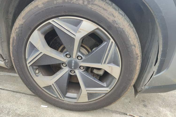Used AION V 2021 Plus 70 Smart Technology Edition Lithium Iron Phosphate Right Front Wheel Hub