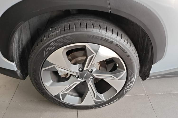 Used AION V 2021 Plus 70 Super Fast Charging Version Ternary Lithium Right Rear Wheel Hub