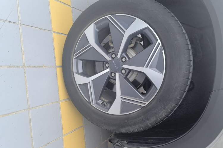 Used AION V 2021 Plus 80 Smart Technology Edition Ternary Lithium Right Rear Wheel Hub