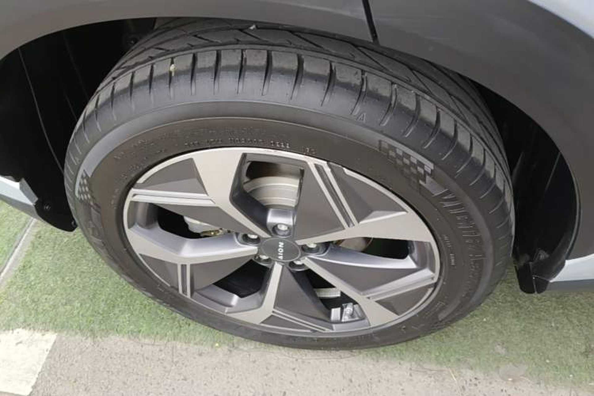 Used AION V 2021 Plus 70 Smart Technology Edition Lithium Iron Phosphate Right Rear Wheel Hub