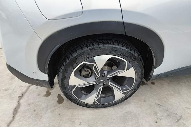 Used AION V 2021 Plus 80 Pilot Intelligent Driving Edition Ternary Lithium Right Rear Wheel Hub