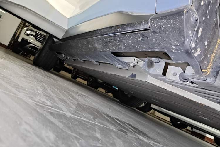 Used AION V 2021 Plus 70 Super Fast Charging Version Ternary Lithium Right Side Sill