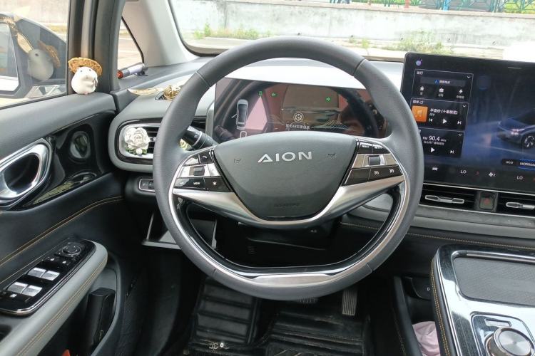 Used AION V 2021 Plus 70 Super Fast Charging Version Ternary Lithium Steering Wheel