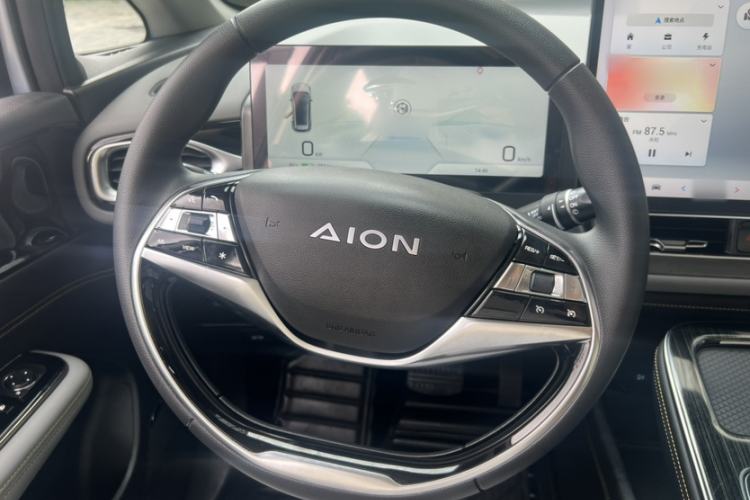 Used AION V 2021 Plus 70 Super Fast Charging Version Ternary Lithium Steering Wheel