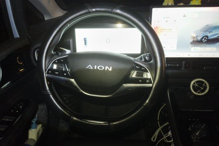 Used AION V 2021 Plus 70 Super Fast Charging Version Ternary Lithium Steering Wheel