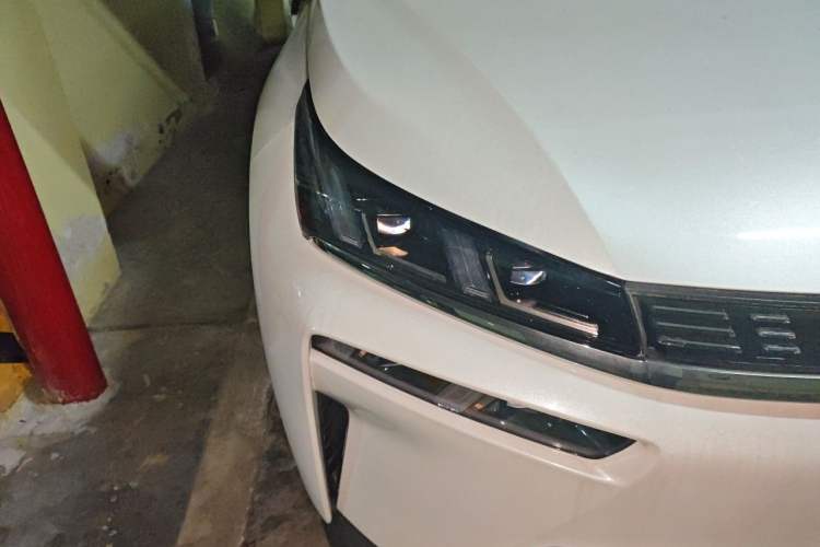 Used AION V 2021 Evolutionary Version 80 Intelligent Enjoyment Technology Edition Right Front Headlight