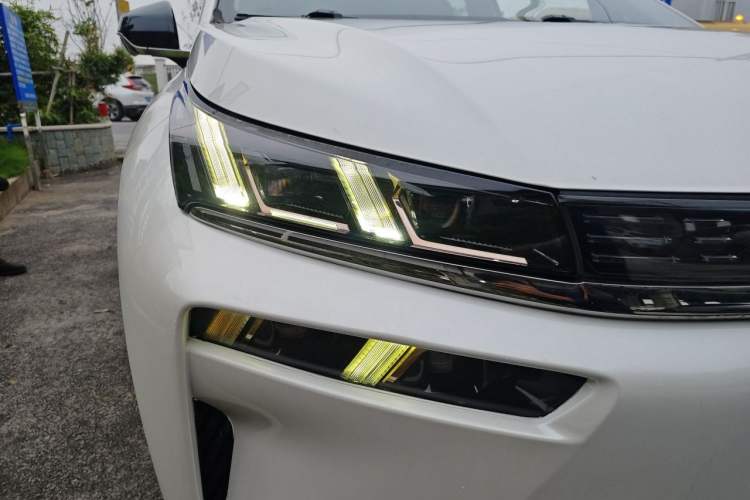 Used AION V 2021 Evolution Edition 70 Smart Tech Version Right Front Headlight