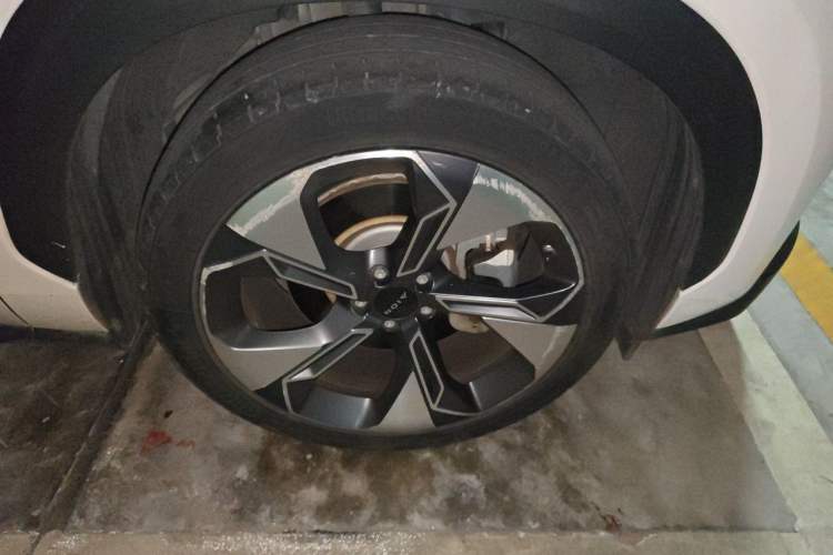 Used AION V 2021 Evolutionary Version 80 Intelligent Enjoyment Technology Edition Right Front Wheel Hub