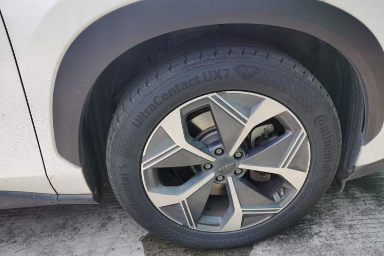 Used AION V 2021 Plus 70 Smart Technology Edition Lithium Iron Phosphate Right Front Wheel Hub