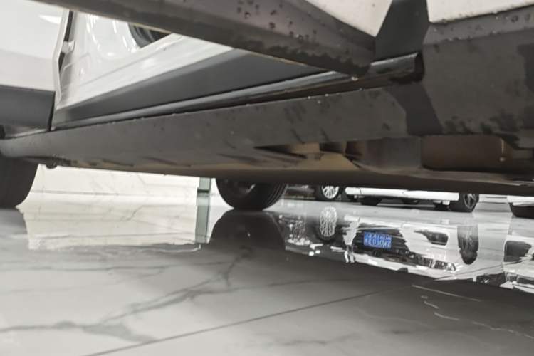 Used AION V 2021 Evolution Edition 70 Intelligent Leading Edition Right Side Sill