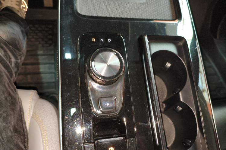 Used AION V 2022 Plus 70 Smart Edition Ternary Lithium Gear Lever