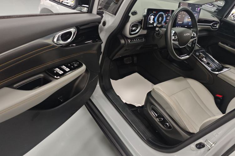 Used AION V 2022 Plus 70 Smart Technology Edition Ternary Lithium Interior 3