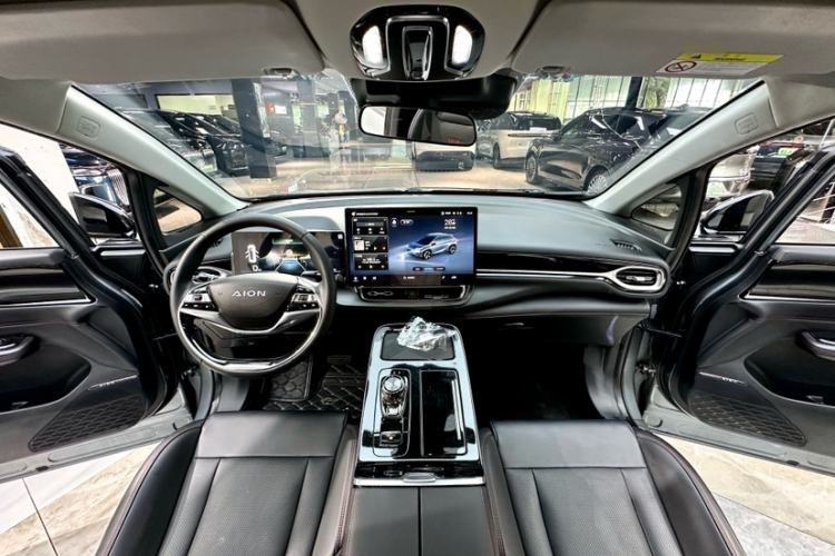 Used AION V 2022 Plus 70 Executive Edition Lithium Iron Phosphate Interior 3