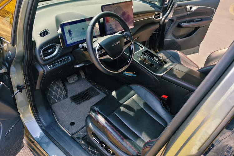 Used AION V 2022 Plus 80 Executive Edition Ternary Lithium Interior 4